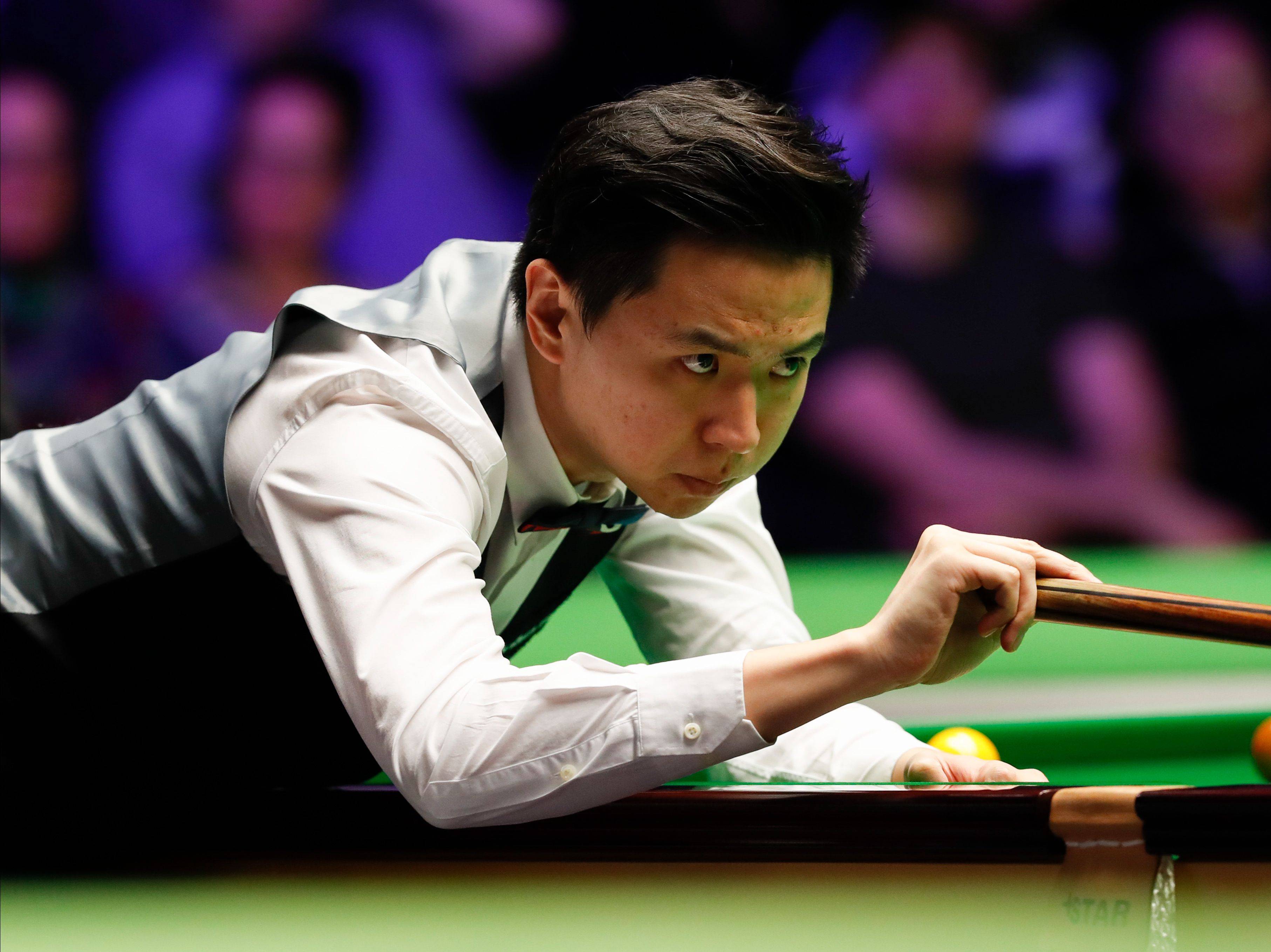 有球迷翘首 有球迷翘首