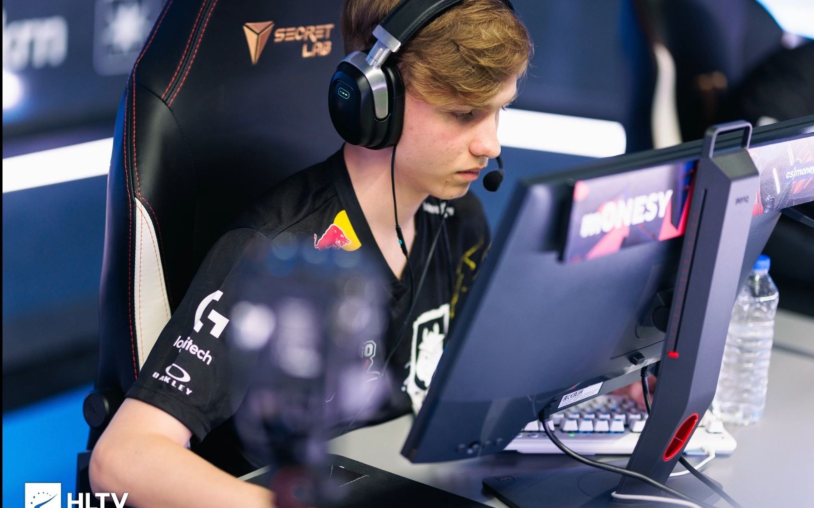 崭露头角和 崭露头角和