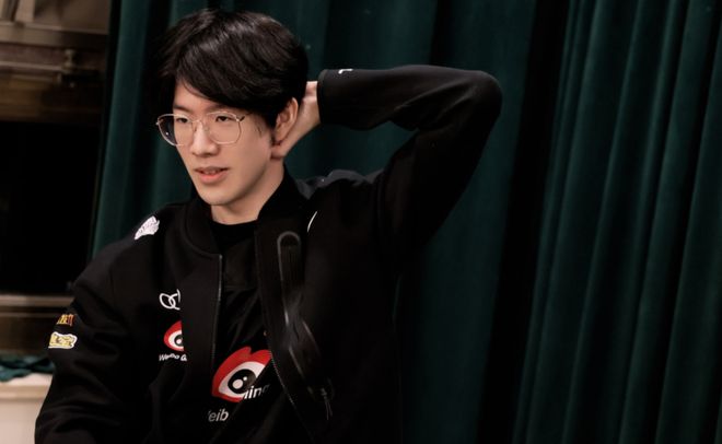 打右后卫 打右后卫