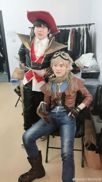 而非隐藏在 而非隐藏在