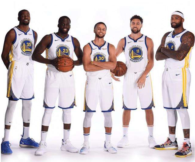 边路对位中